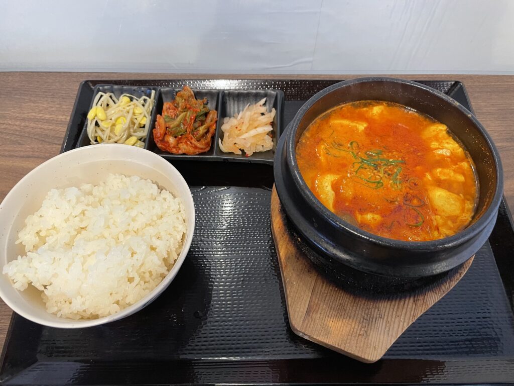 大阪生野コリアンタウンの徳山食堂さんで一人ランチのスンドゥブとテイクアウトのチーズ韓国キンパをいただきました コリアタウンのファンガイド情報発信ブログ