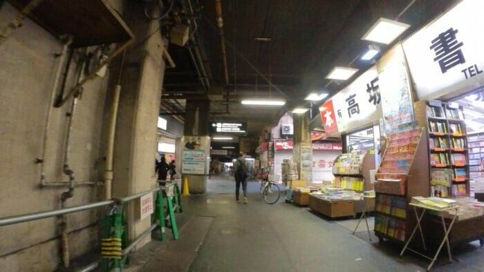 鶴橋駅前高坂書店